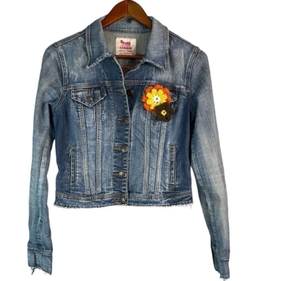 GARAGE Crop Jean Jacket Upcycled Fray Trim Crochet Flower Appliqué Blue Boho S - Picture 2 of 12